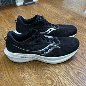 Saucony Triumph 21. Men’s tennis shoes.